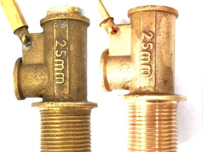 Đồng cũ được tẩy sáng, bóng, sạch sẽ